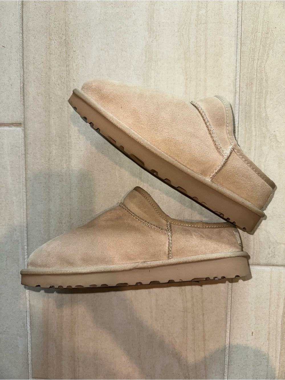 Ugg ultra short slip ons - Picture 3 of 5